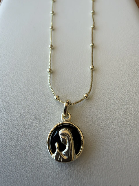 Collar Virgen Rezando cristal