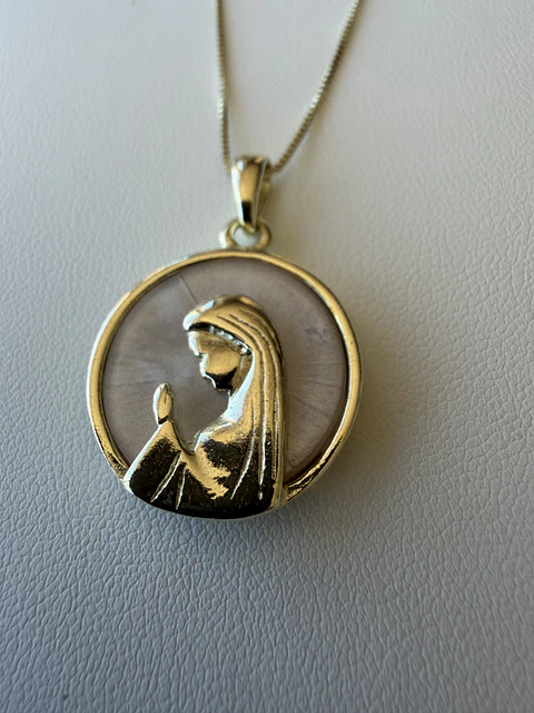 Collar Virgen nacar