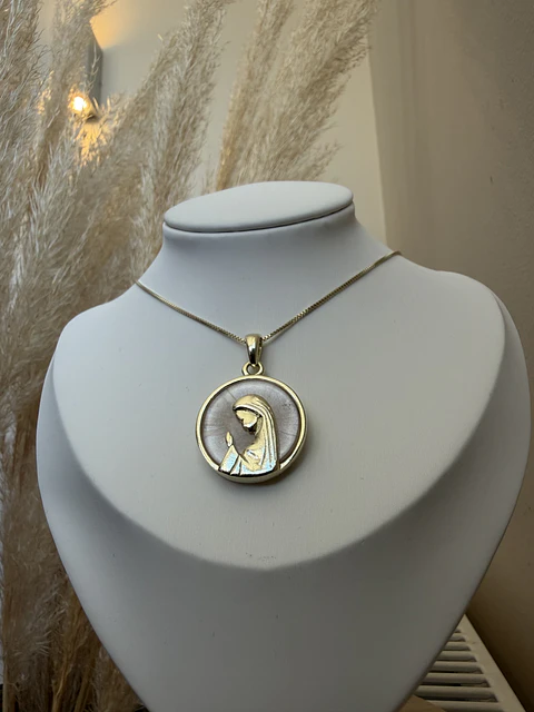 Collar Virgen nacar