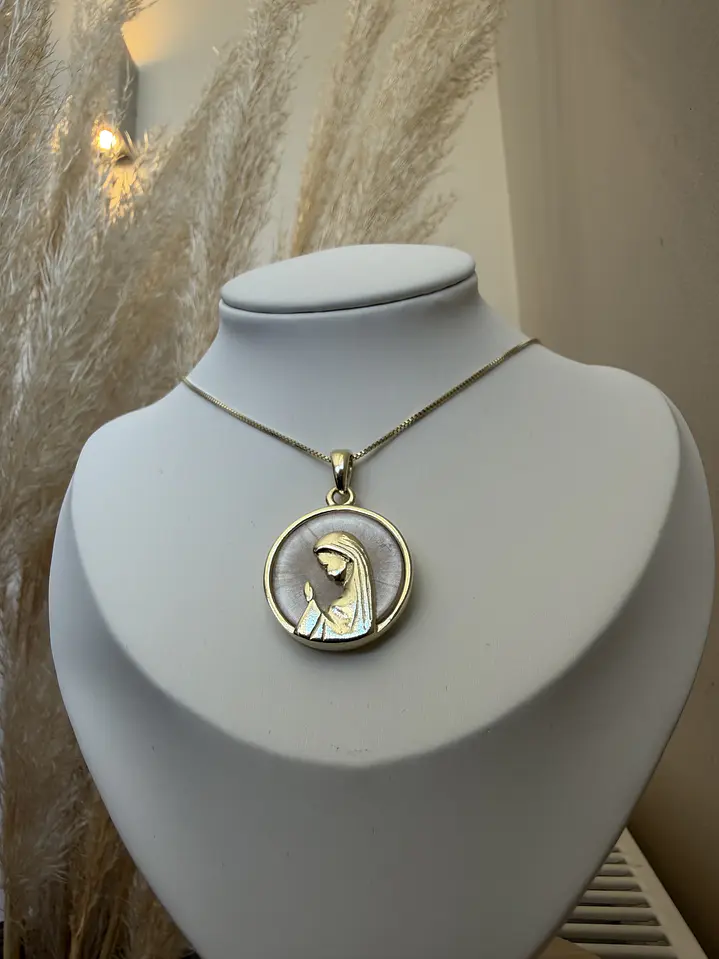 Collar Virgen nacar 2