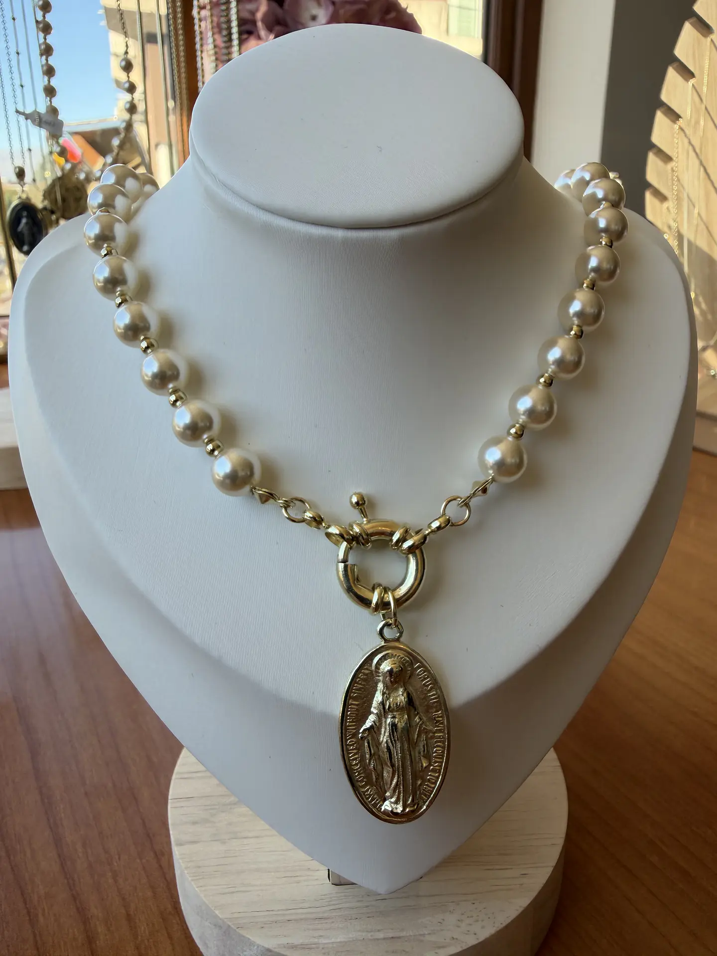 Collar Perlas Virgen milagrosa 1