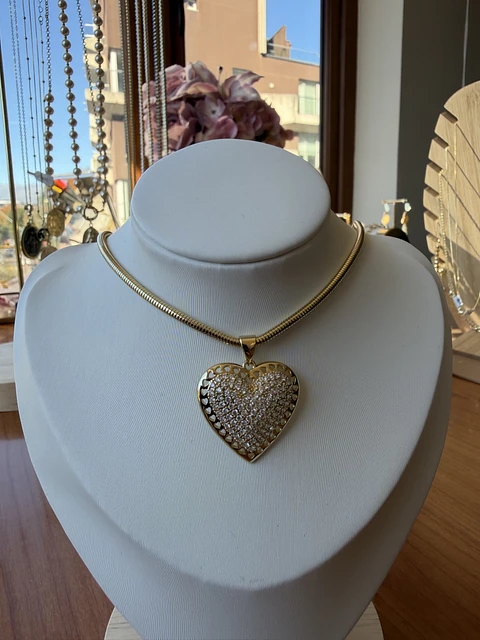 Collar Corazón calado
