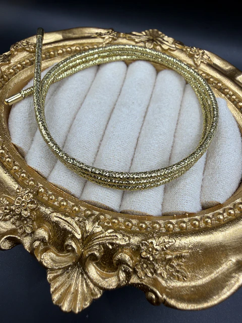 collar imán dorado