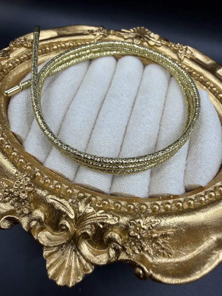 collar imán dorado 1