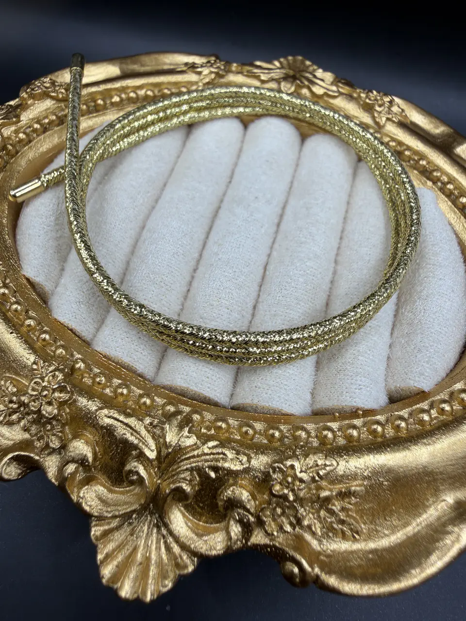 collar imán dorado 1