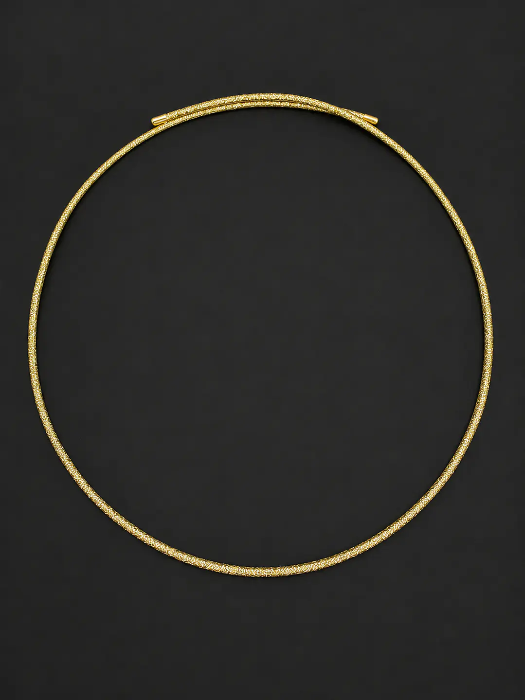 collar imán dorado 3