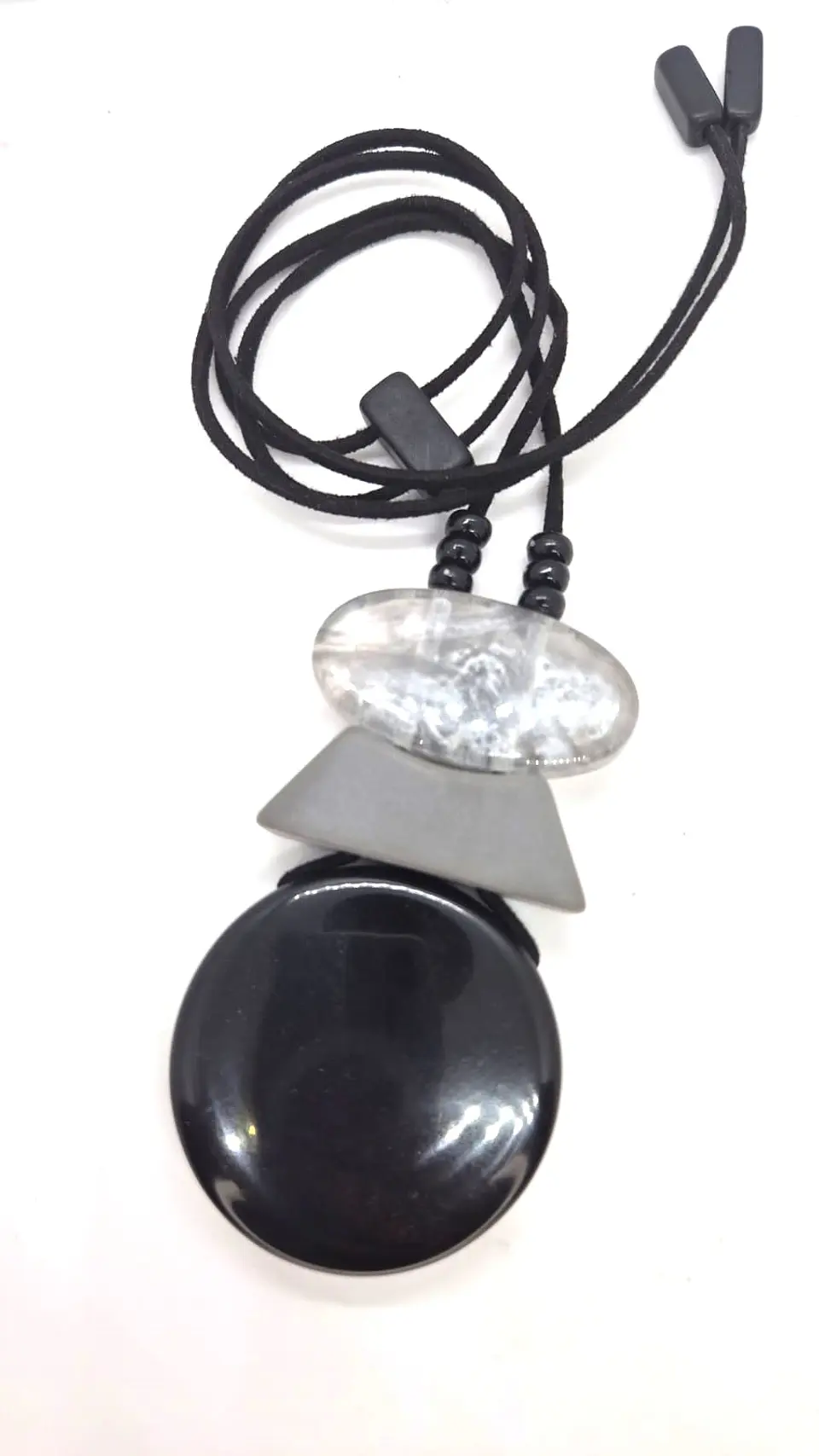 Collar bola negra 1