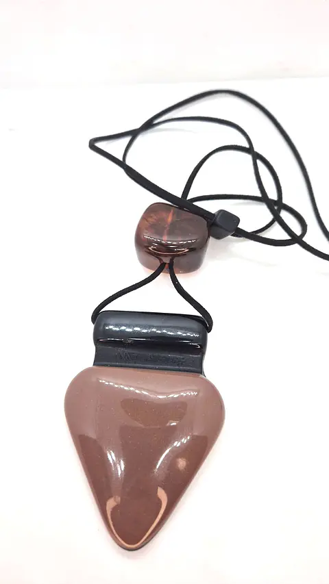 Collar terroso