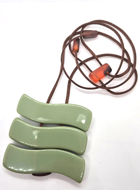 Collar olas verdes