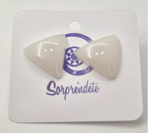 Aritos Triángulo blanco