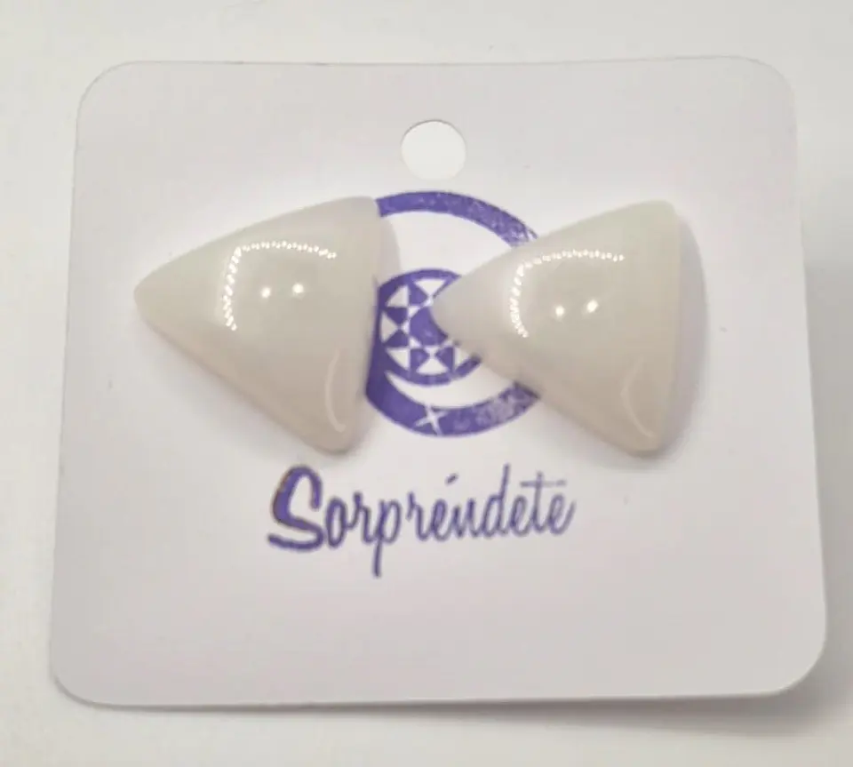 Aritos Triángulo blanco 1