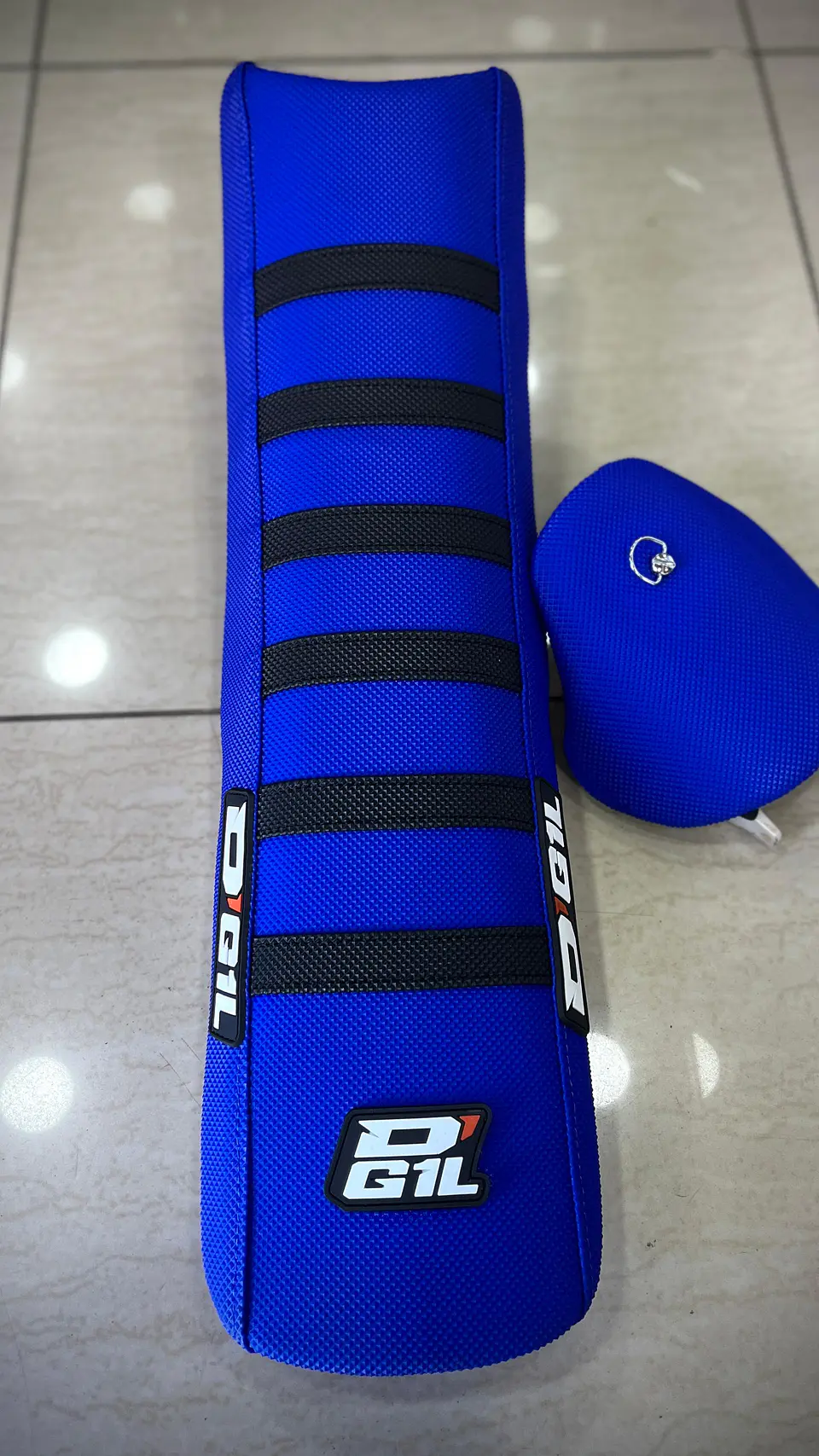 FUNDA DE ASIENTO DG1L YAMAHA YZ250F 24-25 YZ450F 23-25 1