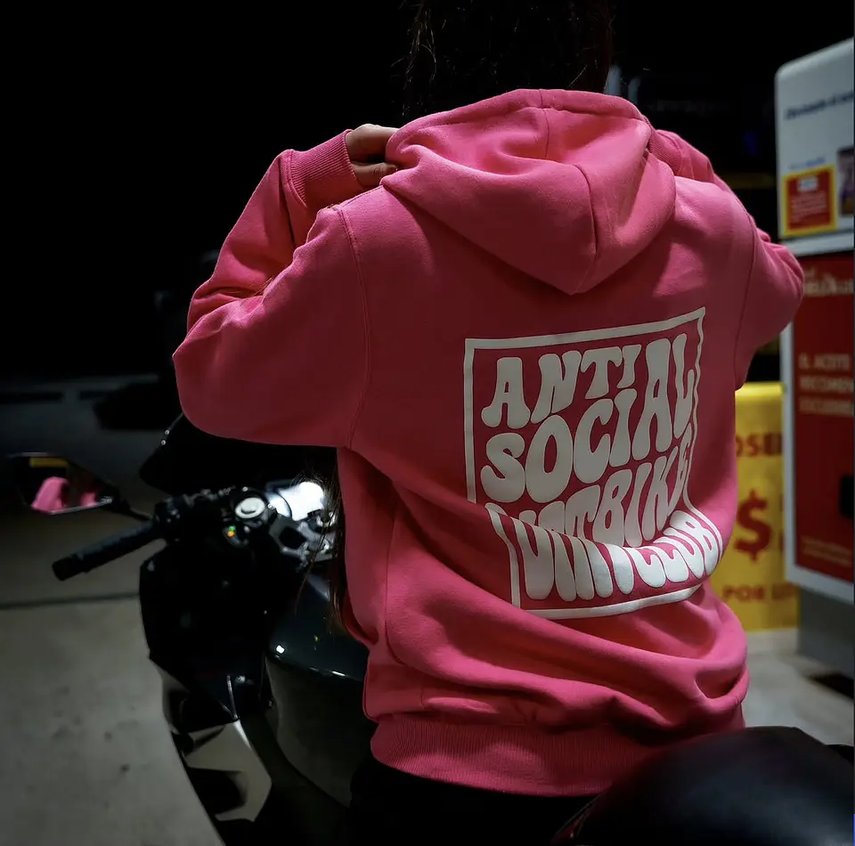 Poleron On wheels Antisocial rosa 2