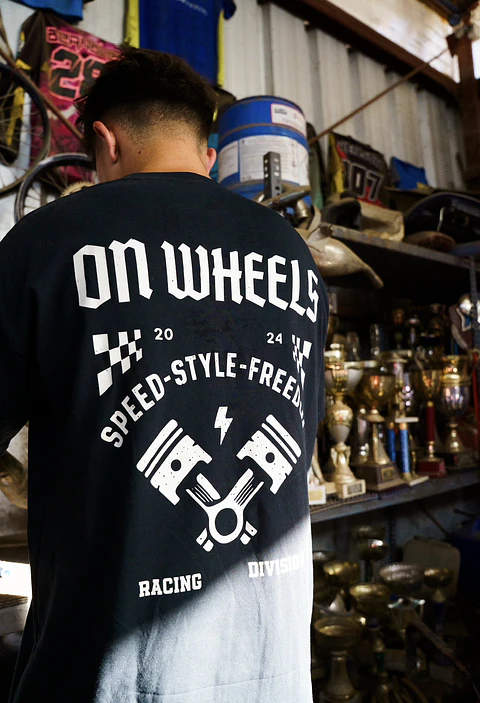 Polera On Wheels Pistons black premium