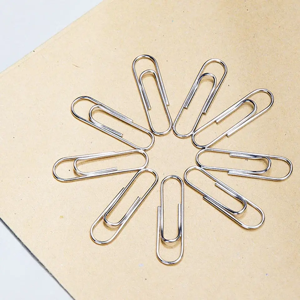 Clips Para Papel Caja De 100 Piezas Deli 2