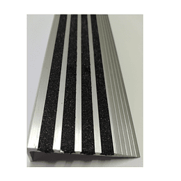 Nariz De Grada Escalera Aluminio-Antideslizante 75 cm ancho X 120 cm largo x 5 mm espesor.