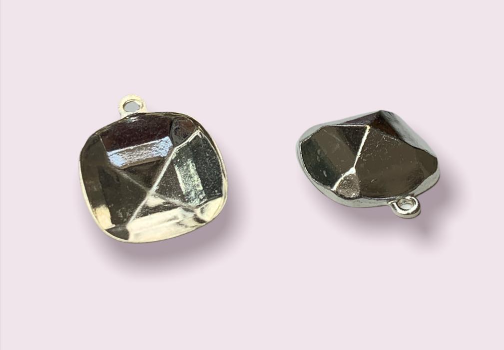 Fancy Classical Square Pendant - 12 milímetros