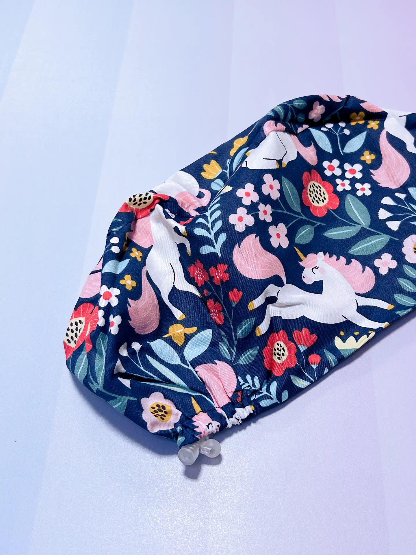 Gorro fondo azul marino unicornios  2
