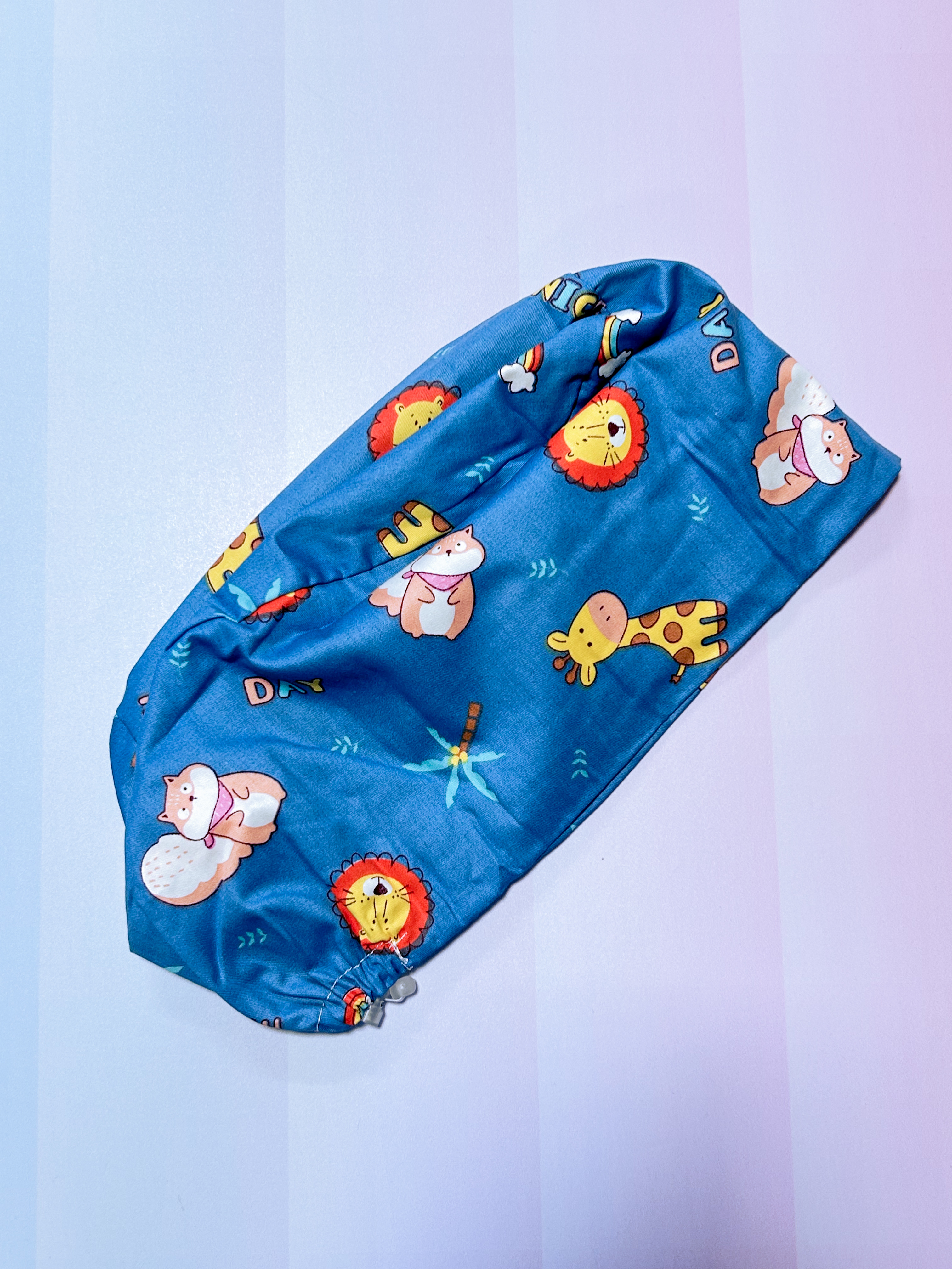 Gorro animalitos fondo celeste
