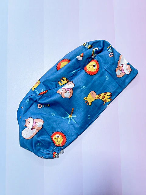 Gorro animalitos fondo celeste