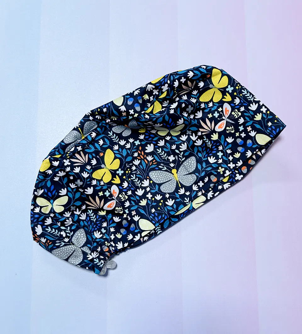 Gorro fondo azul marino flores y mariposas 1