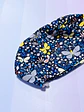 Gorro fondo azul marino flores y mariposas - Miniatura 2