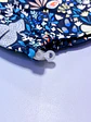 Gorro fondo azul marino flores y mariposas - Miniatura 3