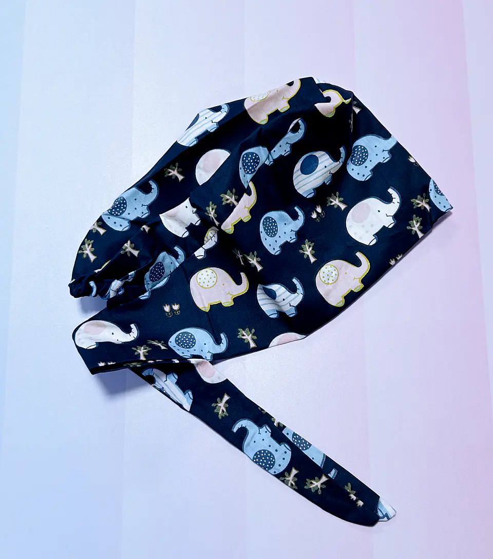 Gorro clínico fondo azul elefantes 1
