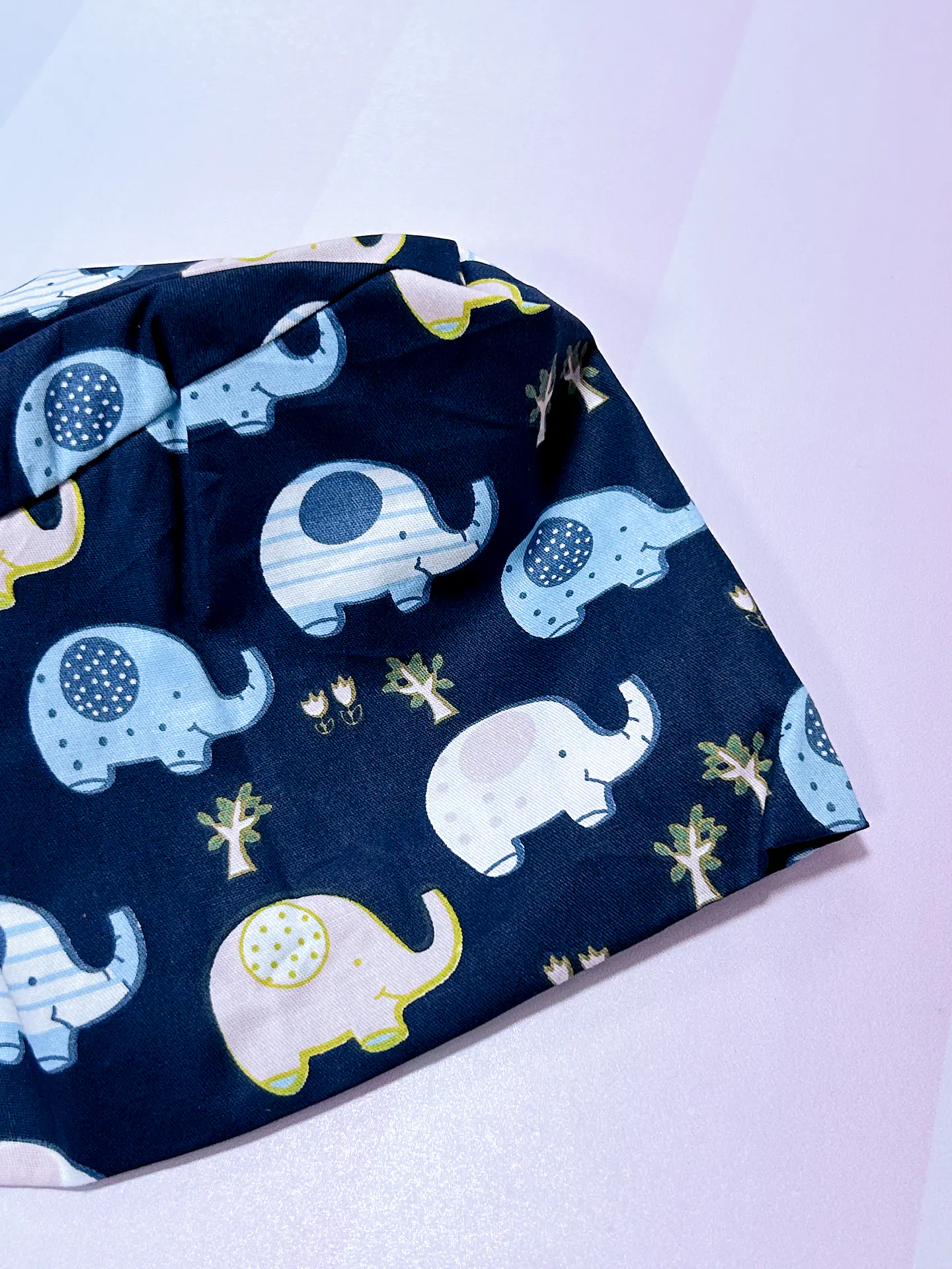 Gorro clínico fondo azul elefantes 2