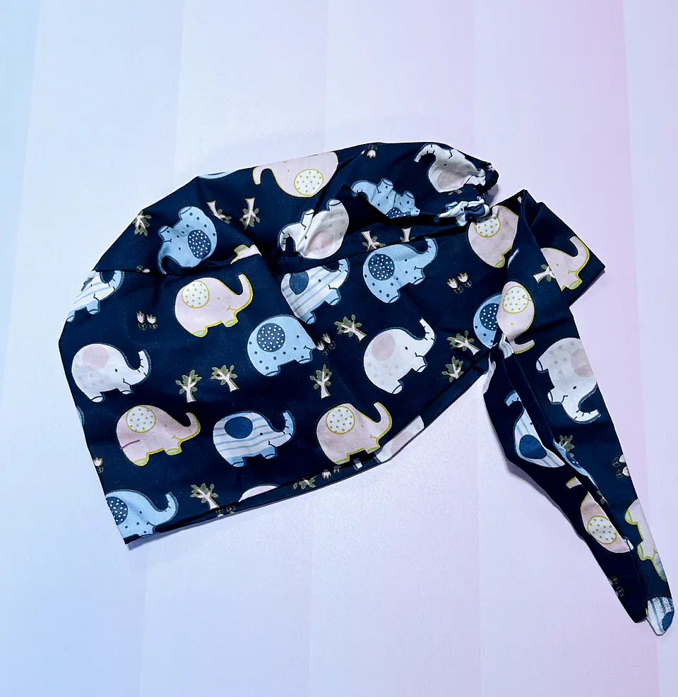 Gorro clínico fondo azul elefantes 3