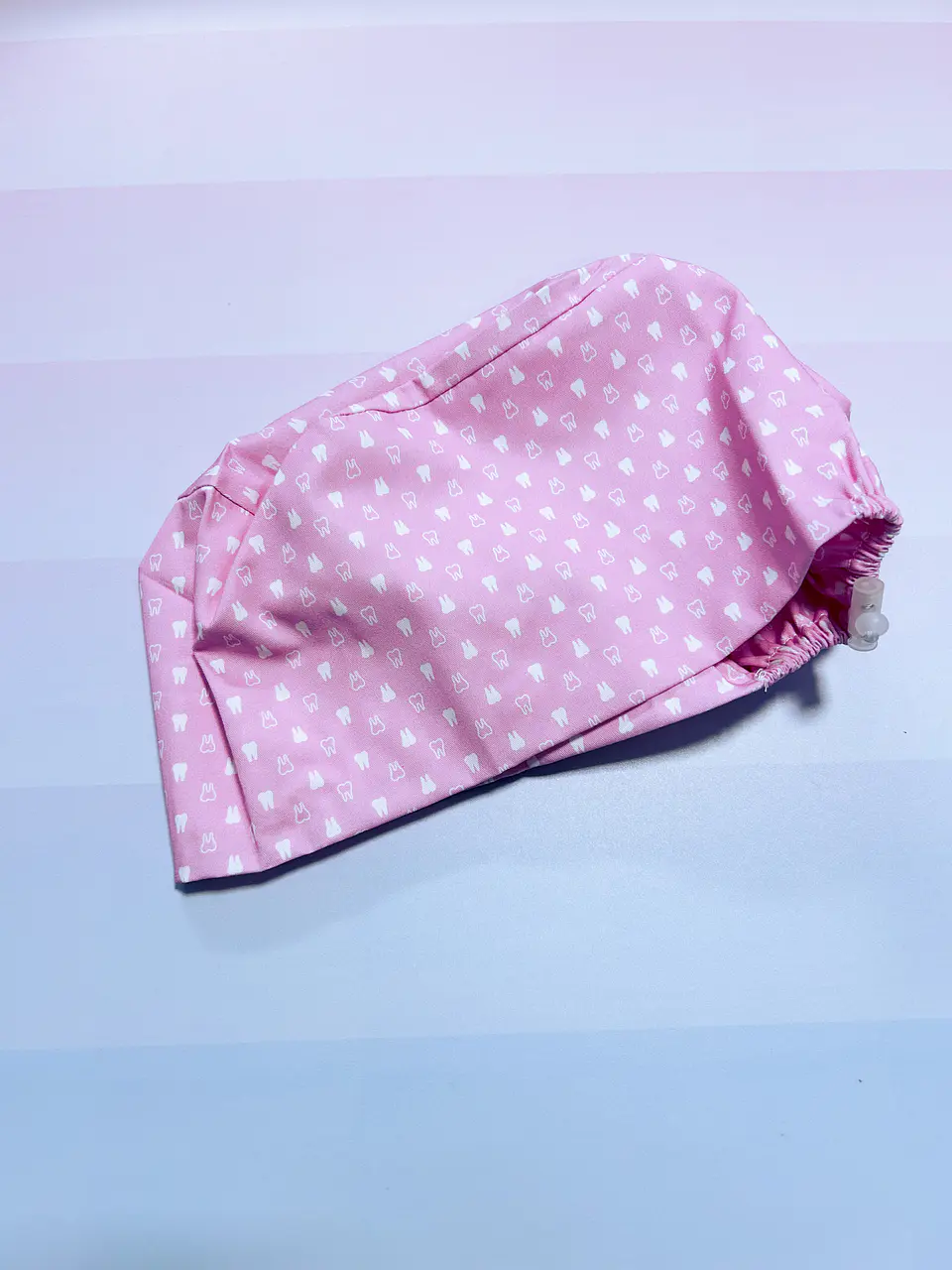 Gorro clínico dental fondo rosado  1