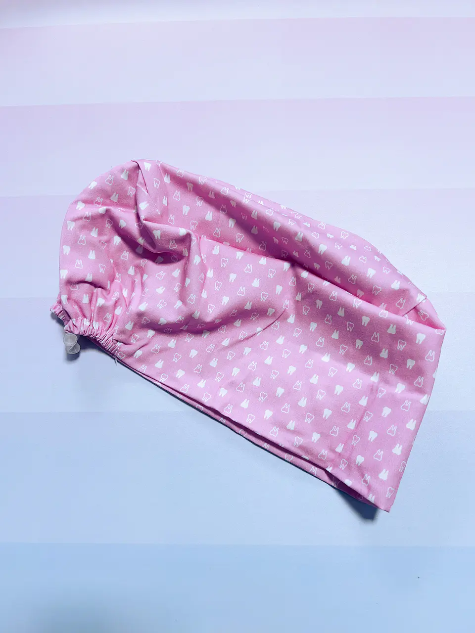 Gorro clínico dental fondo rosado  3