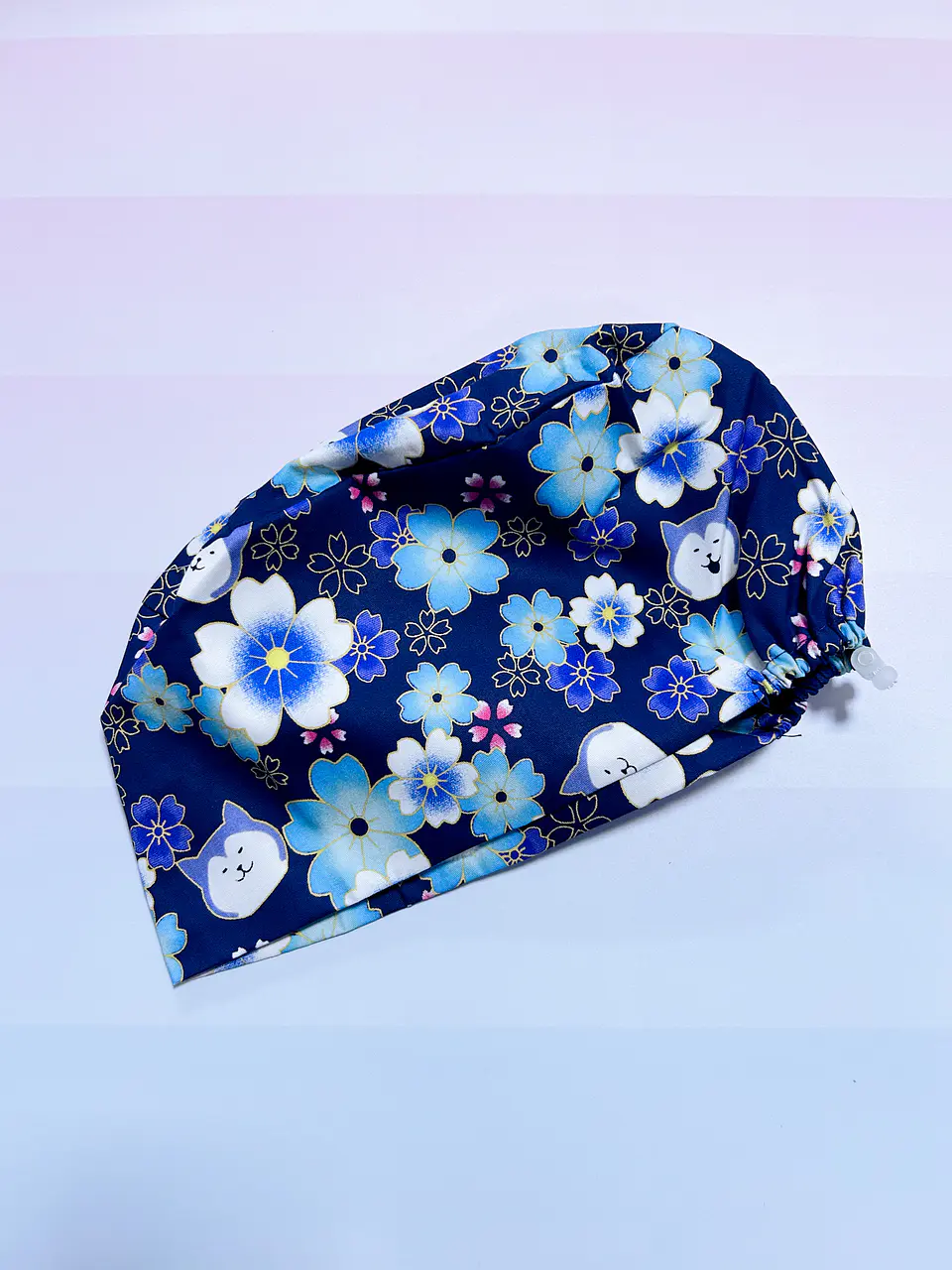 Gorro clínico flores fondo azul marino 1