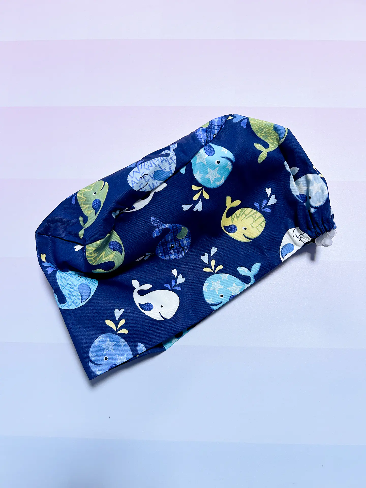 Gorro clínico ballenas fondo azul marino 1