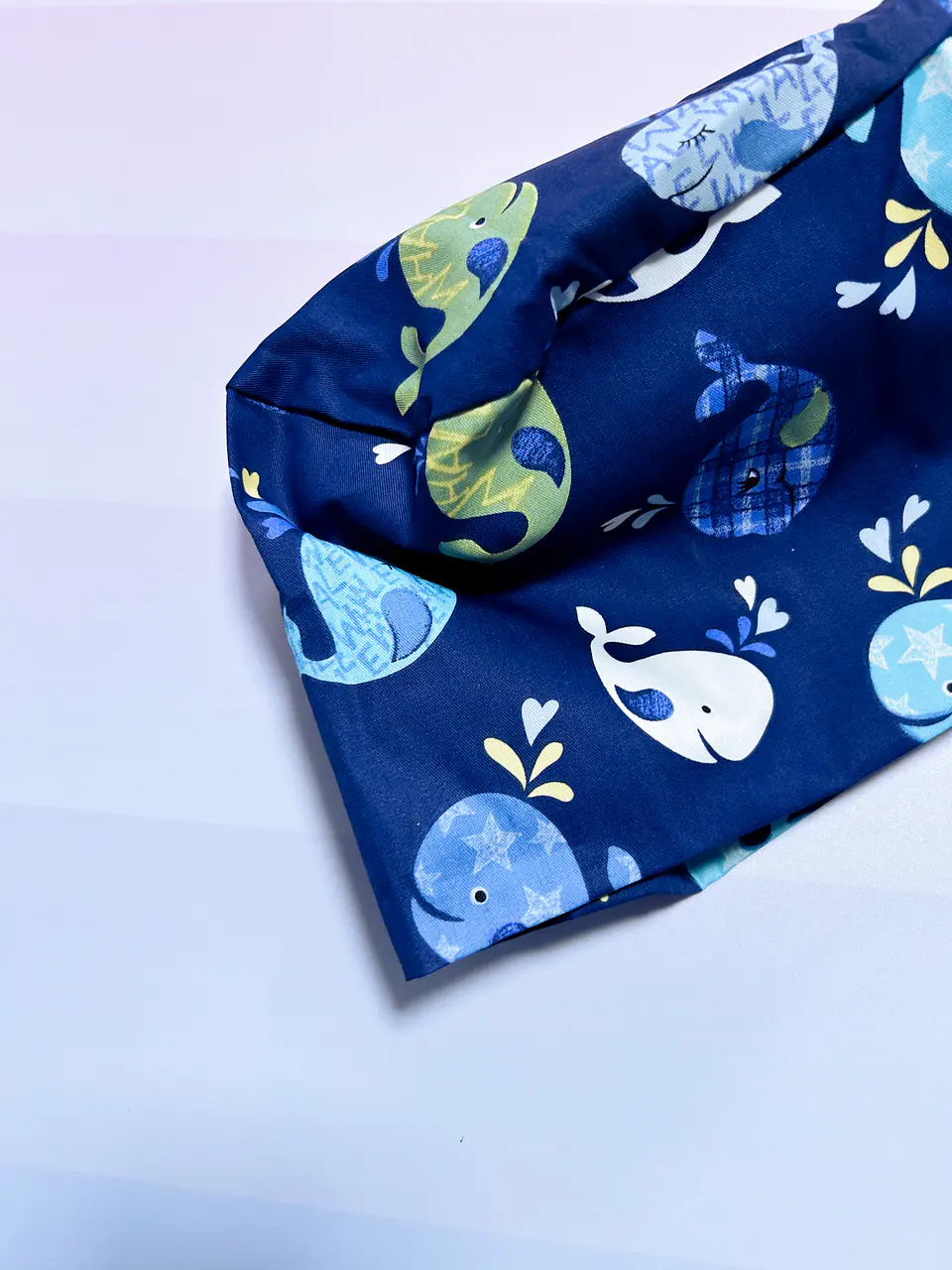 Gorro clínico ballenas fondo azul marino 2