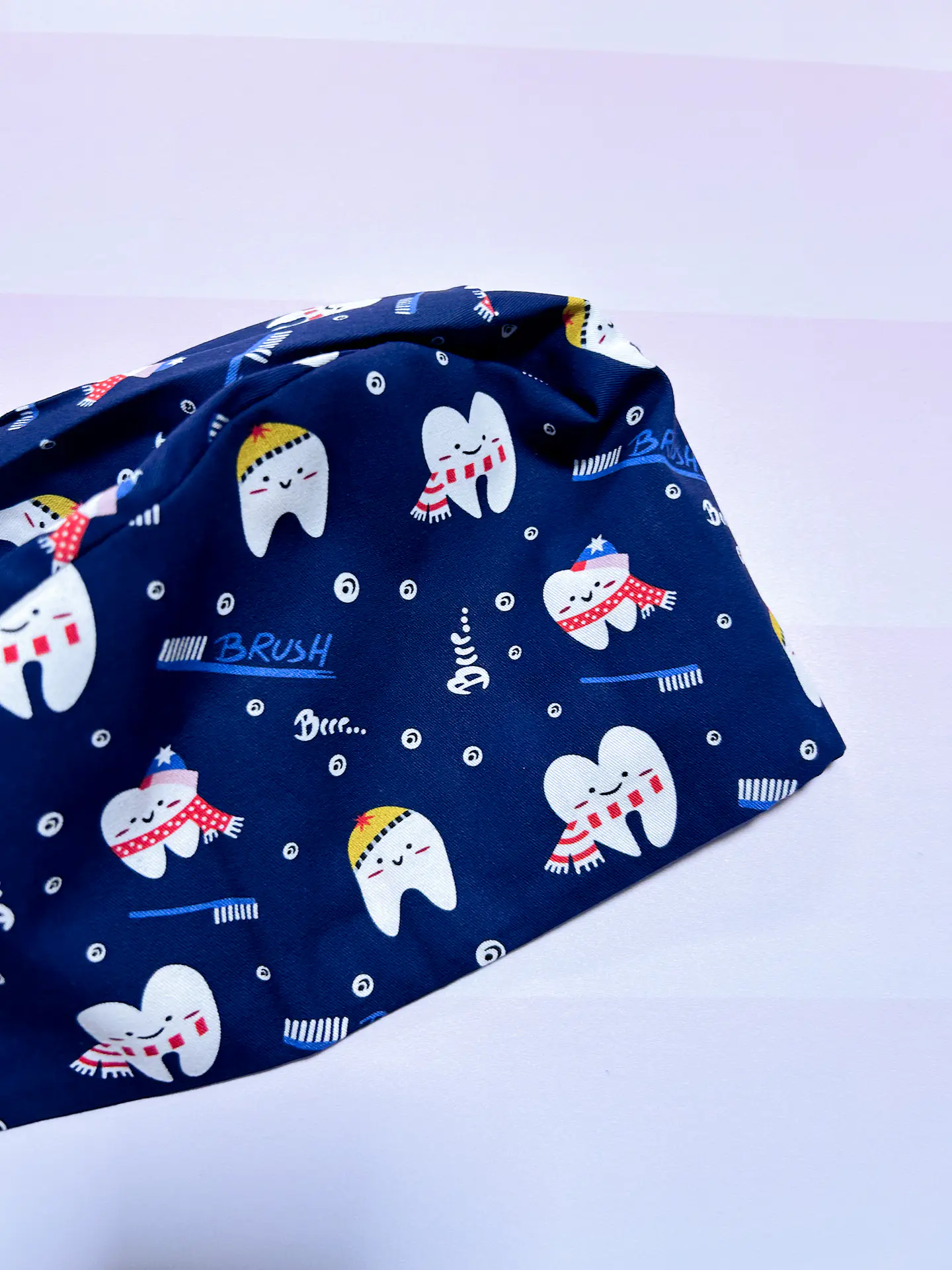 Gorro clínico dientes fondo azul marino 2