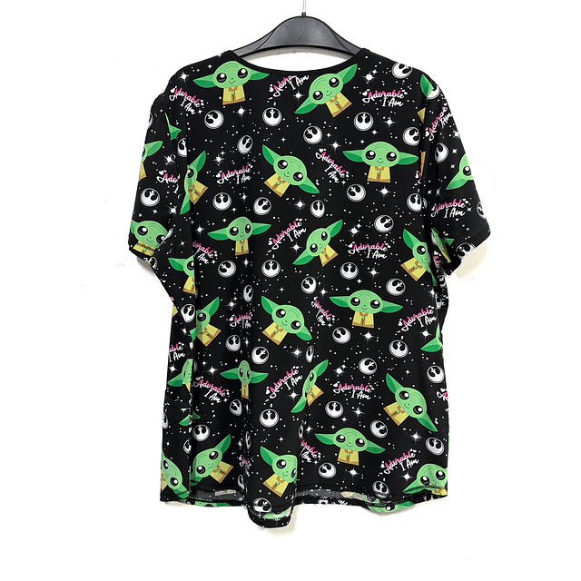 XL - Scrub elasticado baby yoda fondo negro 