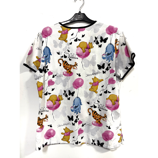 Talla M scrub winnie poh  fondo blanco