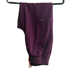 Talla M Pantalon burdeo Figs $8000