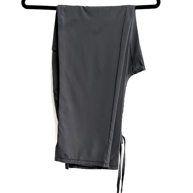 Talla M Pantalón gris con puños semielasticado $7000