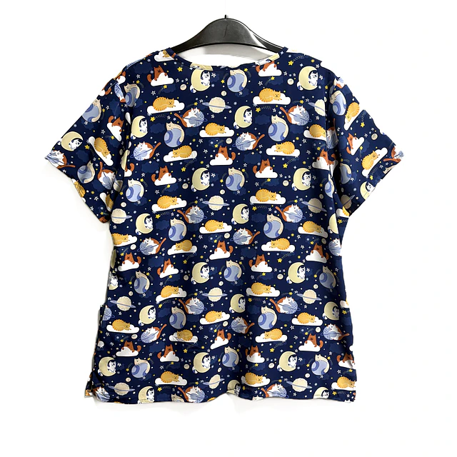 Talla L Scrub mujer diseño gatos fondo azul marino $8000