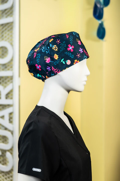 Gorro clínico flores y hojas