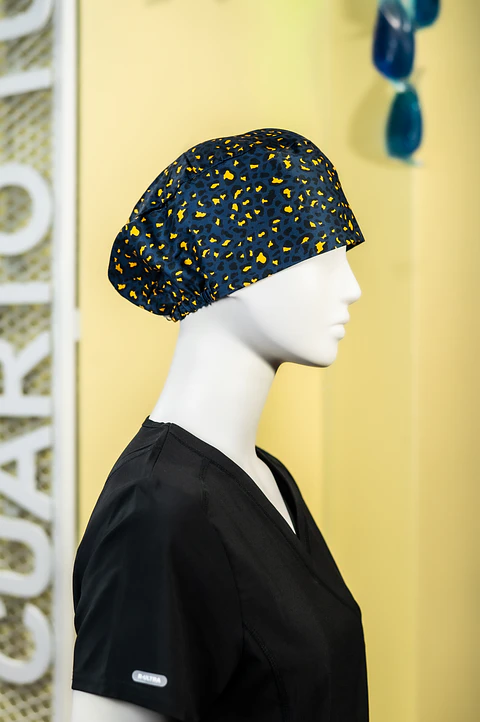 Gorro clínico animal print fondo verde petróleo