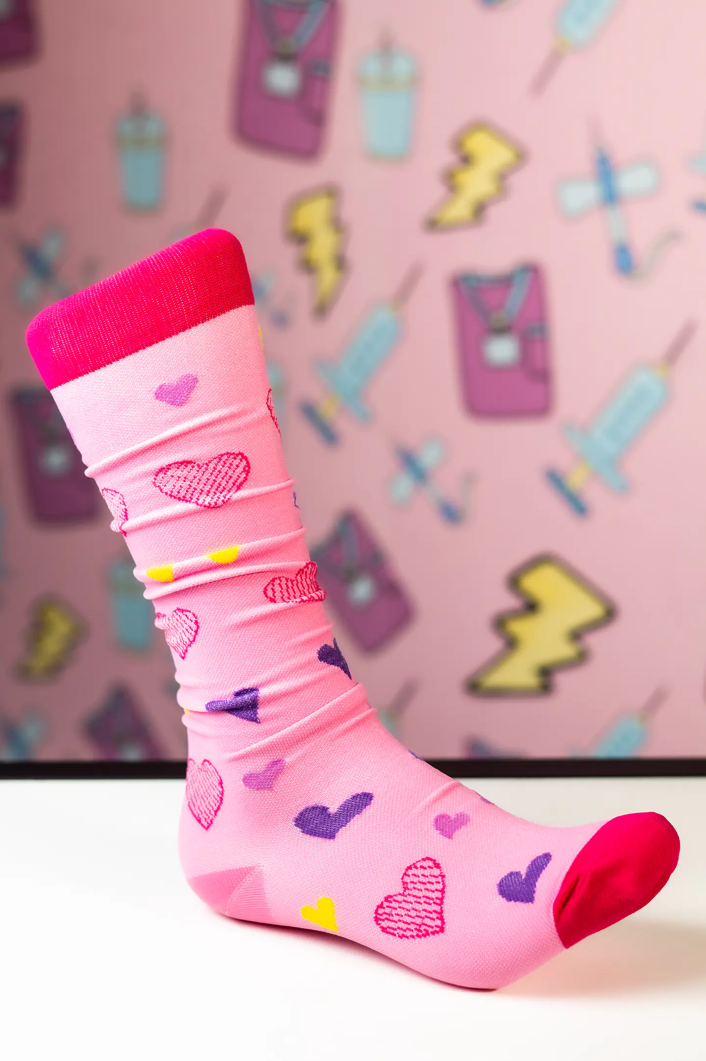 Medias compresivas rosadas diseño corazones 1