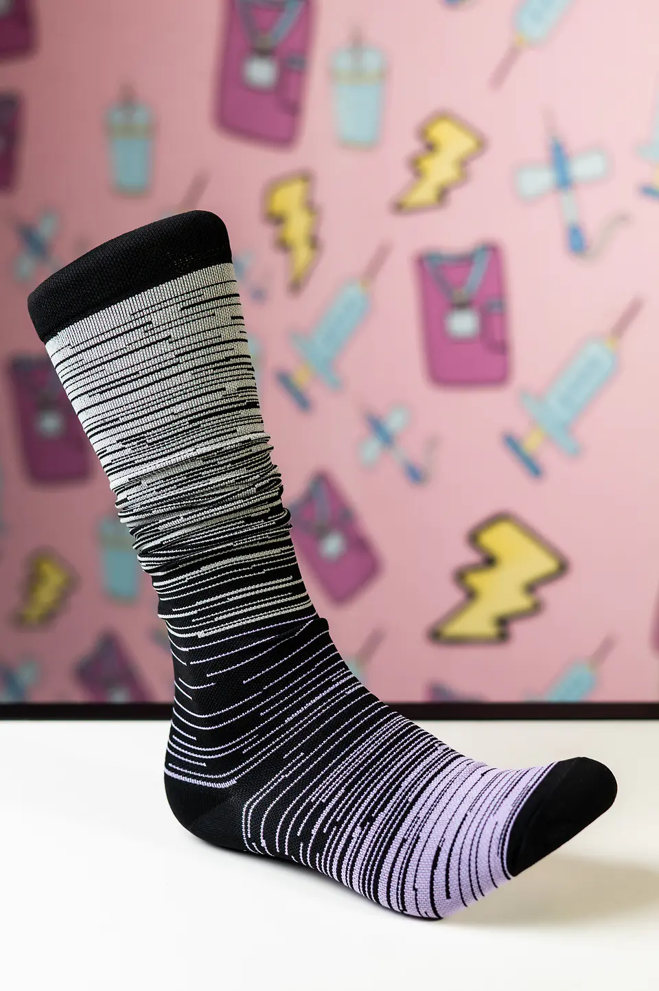 Medias compresivas líneas gris y morado 1