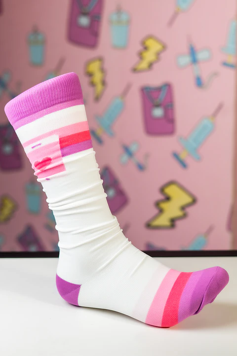 Medias compresivas blancas y rosadas diseño corazón