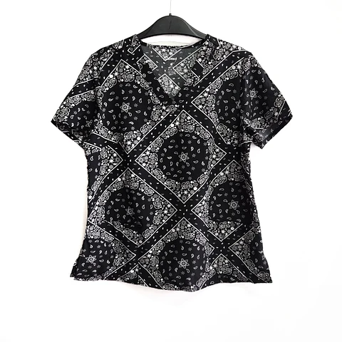 Talla L Scrub mujer diseños fondo negro $7000