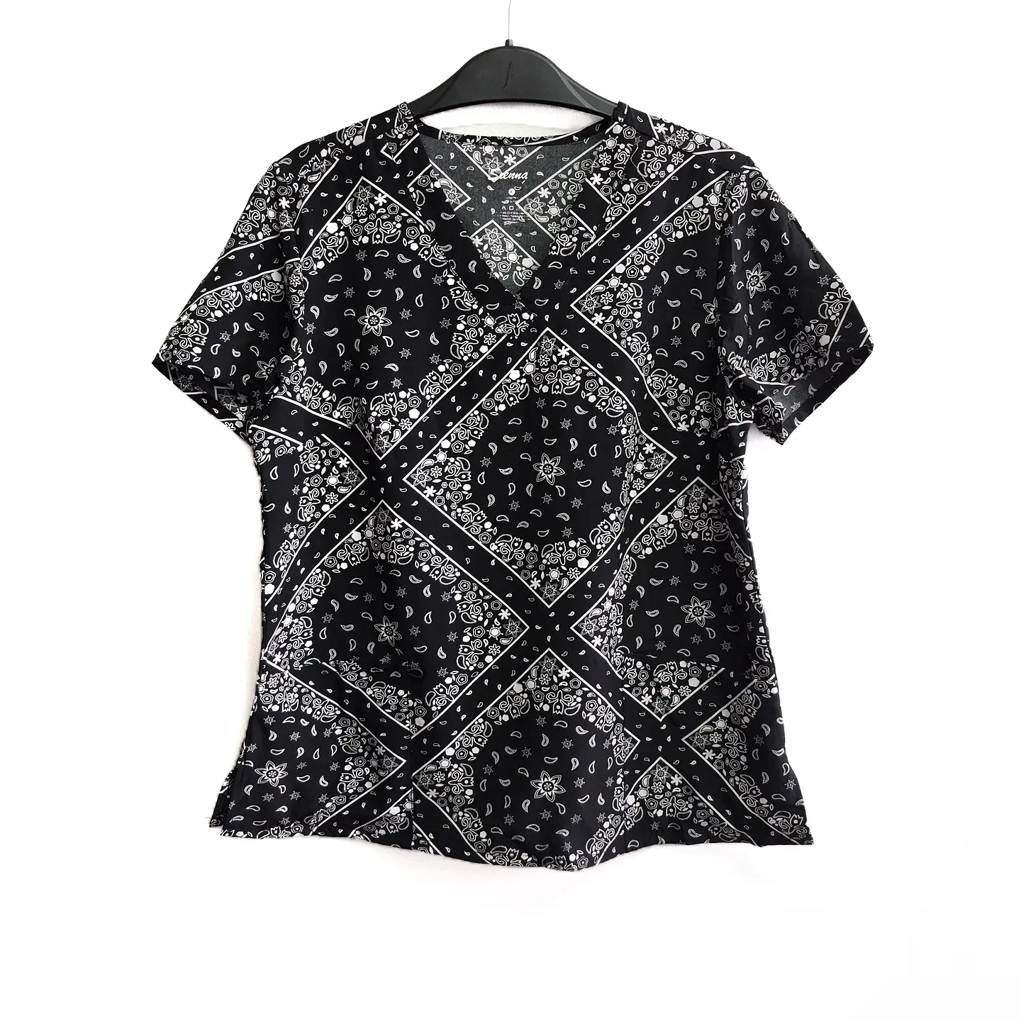 Talla L Scrub mujer diseños fondo negro $7000 1