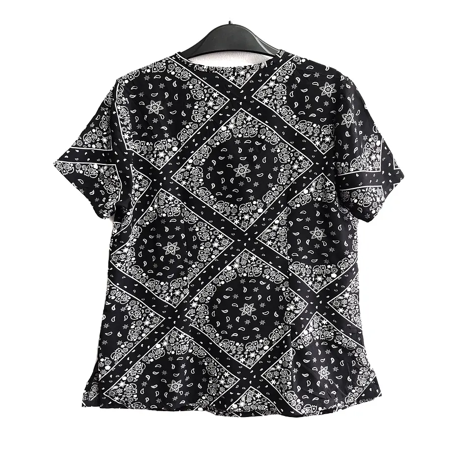 Talla L Scrub mujer diseños fondo negro $7000 2