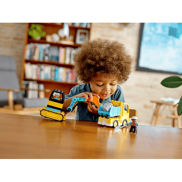 Camião e Escavadora de Lagartas 4